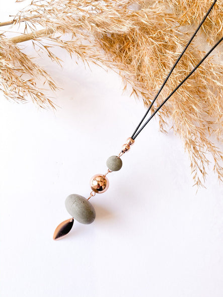 Nancy Joanna - Necklace - Sweet Chakra with Natural Grey Concrete - Silver